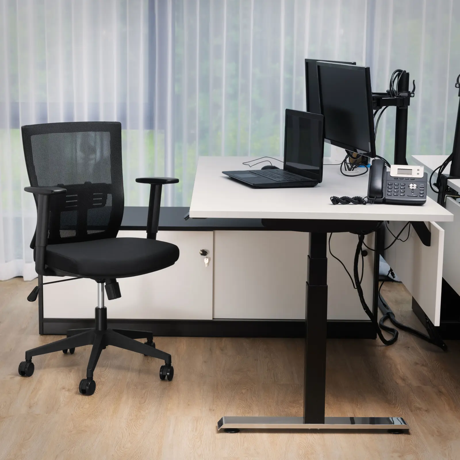 Офис стол - мрежеста облегалка - лумбална опора - 150 кг